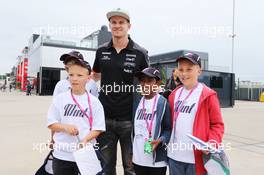 Nico Hulkenberg (GER) Sahara Force India F1 with F1 in Schools Children. 02.07.2015. Formula 1 World Championship, Rd 9, British Grand Prix, Silverstone, England, Preparation Day.
