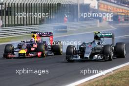 Daniel Ricciardo (AUS), Red Bull Racing and Nico Rosberg (GER), Mercedes AMG F1 Team  26.07.2015. Formula 1 World Championship, Rd 10, Hungarian Grand Prix, Budapest, Hungary, Race Day.