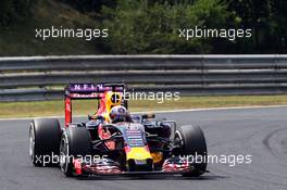 Daniel Ricciardo (AUS) Red Bull Racing RB11. 25.07.2015. Formula 1 World Championship, Rd 10, Hungarian Grand Prix, Budapest, Hungary, Qualifying Day.