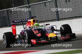 Daniel Ricciardo (AUS) Red Bull Racing RB11 with flow-vis paint on his helmet. 04.09.2015. Formula 1 World Championship, Rd 12, Italian Grand Prix, Monza, Italy, Practice Day.