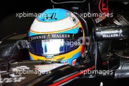 Fernando Alonso (ESP) McLaren MP4-30 with a tribute on his helmet for Justin Wilson. 04.09.2015. Formula 1 World Championship, Rd 12, Italian Grand Prix, Monza, Italy, Practice Day.