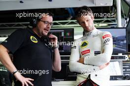 (L to R): Julien Simon-Chautemps (FRA) Lotus F1 Team Race Engineer with Romain Grosjean (FRA) Lotus F1 Team. 04.09.2015. Formula 1 World Championship, Rd 12, Italian Grand Prix, Monza, Italy, Practice Day.