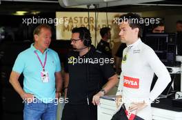 (L to R): Jonathan Palmer (GBR) with Julien Simon-Chautemps (FRA) Lotus F1 Team Race Engineer and Jolyon Palmer (GBR) Lotus F1 Team Test and Reserve Driver. 04.09.2015. Formula 1 World Championship, Rd 12, Italian Grand Prix, Monza, Italy, Practice Day.