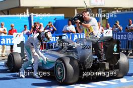 Rew Lewis Hamilton (GBR) Mercedes AMG F1 celebrates in parc ferme. 06.09.2015. Formula 1 World Championship, Rd 12, Italian Grand Prix, Monza, Italy, Race Day.