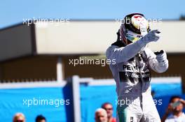 Rew Lewis Hamilton (GBR) Mercedes AMG F1 celebrates in parc ferme. 06.09.2015. Formula 1 World Championship, Rd 12, Italian Grand Prix, Monza, Italy, Race Day.