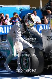 Race winner Lewis Hamilton (GBR) Mercedes AMG F1 W06 celebrates in parc ferme. 06.09.2015. Formula 1 World Championship, Rd 12, Italian Grand Prix, Monza, Italy, Race Day.