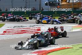 Lewis Hamilton (GBR) Mercedes AMG F1 W06 leads at the start of the race. 06.09.2015. Formula 1 World Championship, Rd 12, Italian Grand Prix, Monza, Italy, Race Day.