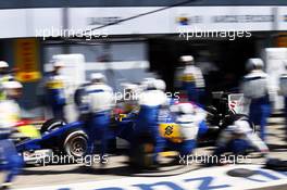 Marcus Ericsson (SWE) Sauber C34 makes a pit stop. 06.09.2015. Formula 1 World Championship, Rd 12, Italian Grand Prix, Monza, Italy, Race Day.