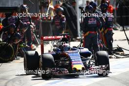 Max Verstappen (NLD) Scuderia Toro Rosso STR10 makes a pit stop. 06.09.2015. Formula 1 World Championship, Rd 12, Italian Grand Prix, Monza, Italy, Race Day.