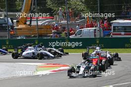 Lewis Hamilton (GBR) Mercedes AMG F1 W06 leads at the start of the race. 06.09.2015. Formula 1 World Championship, Rd 12, Italian Grand Prix, Monza, Italy, Race Day.