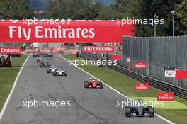 Lewis Hamilton (GBR) Mercedes AMG F1 W06 leads on the opening lap of the race. 06.09.2015. Formula 1 World Championship, Rd 12, Italian Grand Prix, Monza, Italy, Race Day.