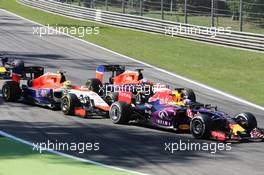 Daniel Ricciardo (AUS) Red Bull Racing RB11 at the start of the race. 06.09.2015. Formula 1 World Championship, Rd 12, Italian Grand Prix, Monza, Italy, Race Day.
