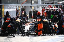 Sergio Perez (MEX) Sahara Force India F1 VJM08 makes a pit stop. 06.09.2015. Formula 1 World Championship, Rd 12, Italian Grand Prix, Monza, Italy, Race Day.