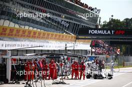 Valtteri Bottas (FIN) Williams FW37 makes a pit stop. 06.09.2015. Formula 1 World Championship, Rd 12, Italian Grand Prix, Monza, Italy, Race Day.