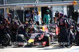 Daniel Ricciardo (AUS) Red Bull Racing RB11 makes a pit stop. 06.09.2015. Formula 1 World Championship, Rd 12, Italian Grand Prix, Monza, Italy, Race Day.
