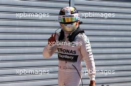 Lewis Hamilton (GBR) Mercedes AMG F1 vh pole position in parc ferme. 05.09.2015. Formula 1 World Championship, Rd 12, Italian Grand Prix, Monza, Italy, Qualifying Day.