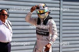 Lewis Hamilton (GBR) Mercedes AMG F1 vh pole position in parc ferme. 05.09.2015. Formula 1 World Championship, Rd 12, Italian Grand Prix, Monza, Italy, Qualifying Day.