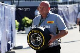 A Pirelli engineer with a tyre. 06.09.2015. Formula 1 World Championship, Rd 12, Italian Grand Prix, Monza, Italy, Race Day.