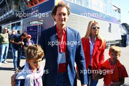 John Elkann (ITA) Chairman of Fiat Chrysler with his wife Lavinia Borromeo (ITA). 06.09.2015. Formula 1 World Championship, Rd 12, Italian Grand Prix, Monza, Italy, Race Day.