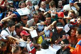 Fernando Alonso (ESP) McLaren signs autographs for the fans. 03.09.2015. Formula 1 World Championship, Rd 12, Italian Grand Prix, Monza, Italy, Preparation Day.
