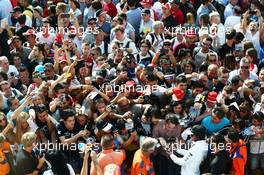 Fernando Alonso (ESP) McLaren signs autographs for the fans. 03.09.2015. Formula 1 World Championship, Rd 12, Italian Grand Prix, Monza, Italy, Preparation Day.