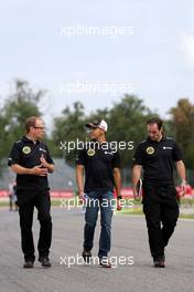 Mark Slade (GBR), Lotus F1 Team, Race Engineer  and Pastor Maldonado (VEN), Lotus F1 Team  03.09.2015. Formula 1 World Championship, Rd 12, Italian Grand Prix, Monza, Italy, Preparation Day.