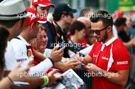 Will Stevens (GBR) Manor Marussia F1 Team signs autographs for the fans. 03.09.2015. Formula 1 World Championship, Rd 12, Italian Grand Prix, Monza, Italy, Preparation Day.