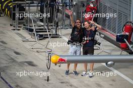 Laurent Charniaux (BEL) XPB Images Photographer (Left) with Andy Hone (GBR) Photographer. 03.09.2015. Formula 1 World Championship, Rd 12, Italian Grand Prix, Monza, Italy, Preparation Day.
