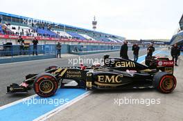Pastor Maldonado (VEN) Lotus F1 E23 leaves the pits. 02.02.2015. Formula One Testing, Day Two, Jerez, Spain.