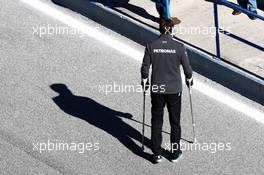 Toto Wolff (GER) Mercedes AMG F1 Shareholder and Executive Director on crutches. 01.02.2015. Formula One Testing, Day One, Jerez, Spain.