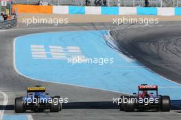 (L to R): Marcus Ericsson (SWE) Sauber C34 and Carlos Sainz Jr (ESP) Scuderia Toro Rosso STR10 at the end of the pit lane. 01.02.2015. Formula One Testing, Day One, Jerez, Spain.