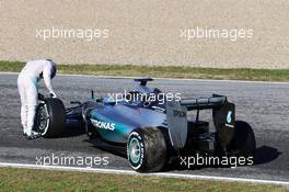 Lewis Hamilton (GBR) Mercedes AMG F1 W06 stops on the circuit. 04.02.2015. Formula One Testing, Day Four, Jerez, Spain.