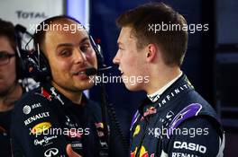 (L to R): Gianpiero Lambiase (ITA) Red Bull Racing Engineer with Daniil Kvyat (RUS) Red Bull Racing. 25.09.2015. Formula 1 World Championship, Rd 14, Japanese Grand Prix, Suzuka, Japan, Practice Day.