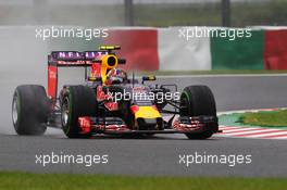 Daniil Kvyat (RUS) Red Bull Racing RB11. 25.09.2015. Formula 1 World Championship, Rd 14, Japanese Grand Prix, Suzuka, Japan, Practice Day.