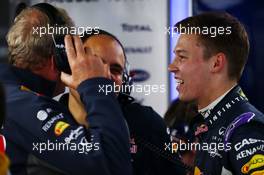 (L to R): Dr Helmut Marko (AUT) Red Bull Motorsport Consultant with Gianpiero Lambiase (ITA) Red Bull Racing Engineer and Daniil Kvyat (RUS) Red Bull Racing. 25.09.2015. Formula 1 World Championship, Rd 14, Japanese Grand Prix, Suzuka, Japan, Practice Day.