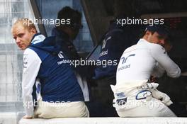 (L to R): Valtteri Bottas (FIN) Williams with team mate Felipe Massa (BRA) Williams on the pit gantry. 25.09.2015. Formula 1 World Championship, Rd 14, Japanese Grand Prix, Suzuka, Japan, Practice Day.
