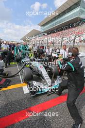 Nico Rosberg (GER) Mercedes AMG F1 W06 on the grid. 27.09.2015. Formula 1 World Championship, Rd 14, Japanese Grand Prix, Suzuka, Japan, Race Day.