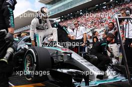 Lewis Hamilton (GBR) Mercedes AMG F1 W06 on the grid. 27.09.2015. Formula 1 World Championship, Rd 14, Japanese Grand Prix, Suzuka, Japan, Race Day.