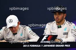 (L to R): Nico Rosberg (GER) Mercedes AMG F1 and team mate Lewis Hamilton (GBR) Mercedes AMG F1 in the FIA Press Conference. 27.09.2015. Formula 1 World Championship, Rd 14, Japanese Grand Prix, Suzuka, Japan, Race Day.