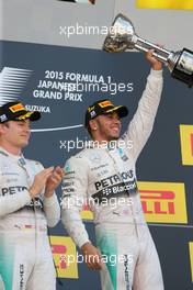 Lewis Hamilton (GBR), Mercedes AMG F1 Team and Nico Rosberg (GER), Mercedes AMG F1 Team  27.09.2015. Formula 1 World Championship, Rd 14, Japanese Grand Prix, Suzuka, Japan, Race Day.