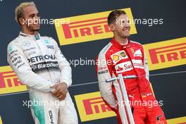 Lewis Hamilton (GBR), Mercedes AMG F1 Team and Sebastian Vettel (GER), Scuderia Ferrari  27.09.2015. Formula 1 World Championship, Rd 14, Japanese Grand Prix, Suzuka, Japan, Race Day.