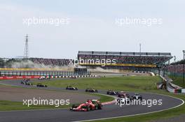Sebastian Vettel (GER) Ferrari SF15-T at the start of the race. 27.09.2015. Formula 1 World Championship, Rd 14, Japanese Grand Prix, Suzuka, Japan, Race Day.