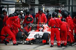 Alexander Rossi (USA) Manor Marussia F1 Team makes a pit stop. 27.09.2015. Formula 1 World Championship, Rd 14, Japanese Grand Prix, Suzuka, Japan, Race Day.