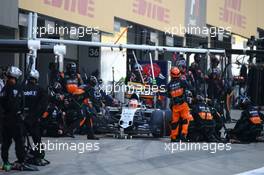 Nico Hulkenberg (GER) Sahara Force India F1 VJM08 makes a pit stop. 27.09.2015. Formula 1 World Championship, Rd 14, Japanese Grand Prix, Suzuka, Japan, Race Day.