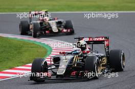 Romain Grosjean (FRA) Lotus F1 E23 leads team mate Pastor Maldonado (VEN) Lotus F1 E23. 27.09.2015. Formula 1 World Championship, Rd 14, Japanese Grand Prix, Suzuka, Japan, Race Day.