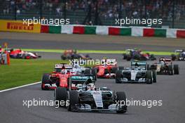 Lewis Hamilton (GBR) Mercedes AMG F1 W06 leads at the start of the race. 27.09.2015. Formula 1 World Championship, Rd 14, Japanese Grand Prix, Suzuka, Japan, Race Day.