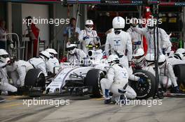 Valtteri Bottas (FIN) Williams FW37 makes a pit stop. 27.09.2015. Formula 1 World Championship, Rd 14, Japanese Grand Prix, Suzuka, Japan, Race Day.