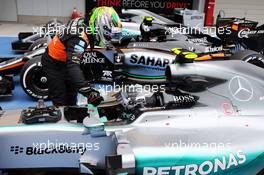 Sergio Perez (MEX) Sahara Force India F1 congratulates pole sitter Nico Rosberg (GER) Mercedes AMG F1 W06 in parc ferme. 26.09.2015. Formula 1 World Championship, Rd 14, Japanese Grand Prix, Suzuka, Japan, Qualifying Day.
