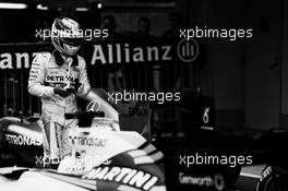 Lewis Hamilton (GBR) Mercedes AMG F1 in qualifying parc ferme. 26.09.2015. Formula 1 World Championship, Rd 14, Japanese Grand Prix, Suzuka, Japan, Qualifying Day.