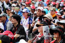 Fans at the stage. 26.09.2015. Formula 1 World Championship, Rd 14, Japanese Grand Prix, Suzuka, Japan, Qualifying Day.